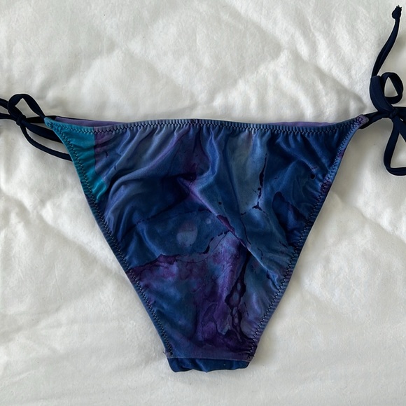 Italian Bikini - Picture 2 of 3